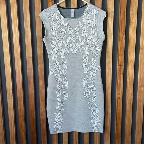 Floral textured fitted mini dress grey white size small - Picture 1 of 4